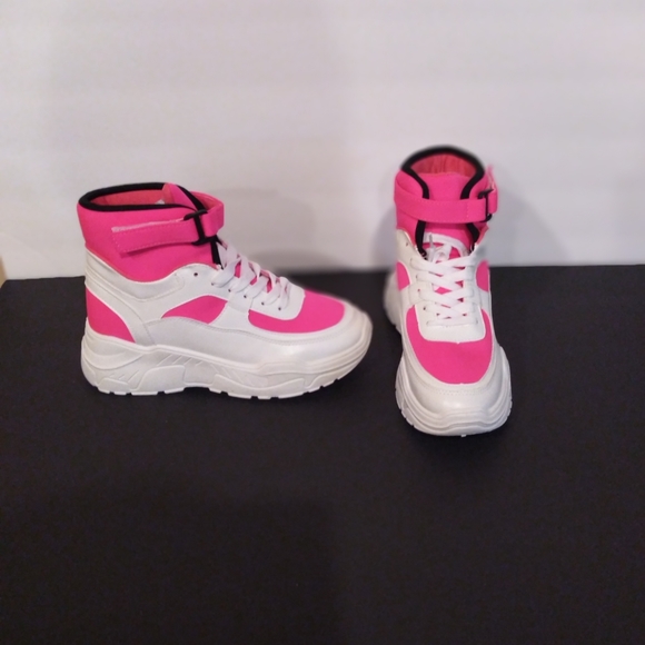 Woman's Cape Robbin Pink Unity Sneaker size 8 - Picture 3 of 5